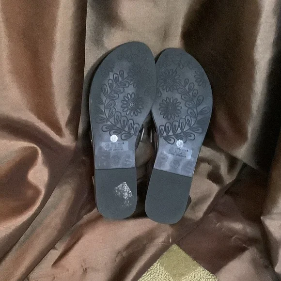 A NEW APPROACH (A.N.A.) FLAT THONG  SANDALS SIZE 7 - Picture 6 of 6